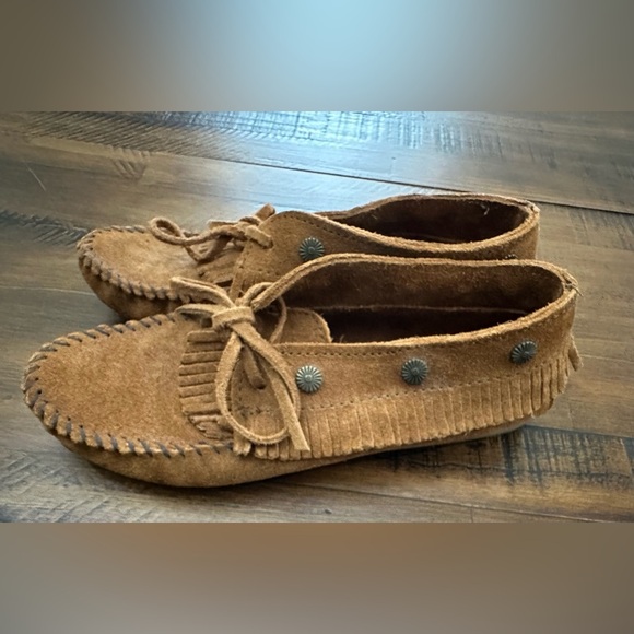 Minnetonka Tan Fringed Moccasins - Picture 4 of 8